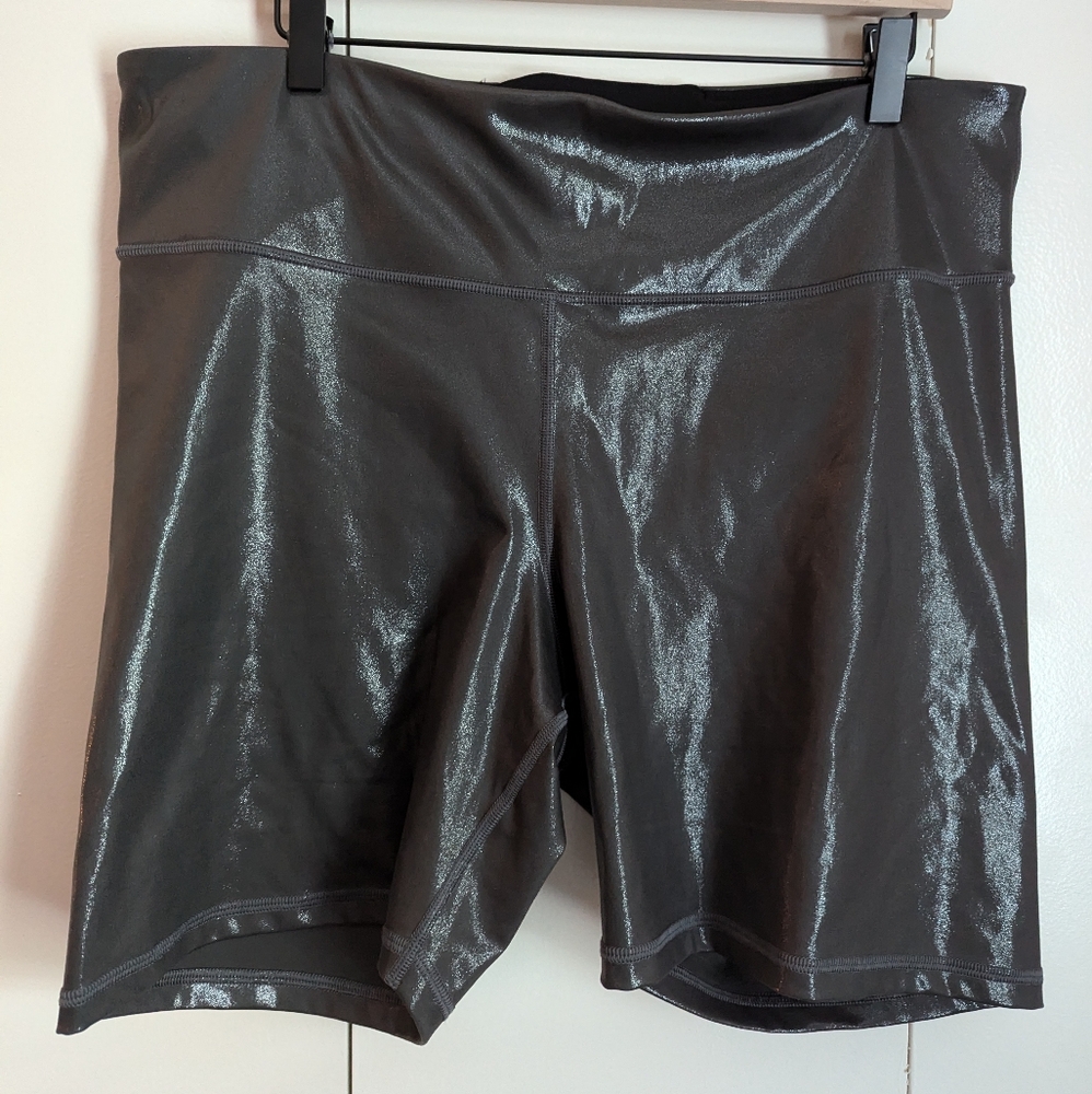 GAP Women's Glossy Black Bike Shorts